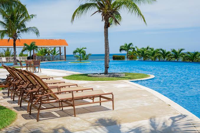 Spacious Caribbean beachside setting at Pristine Bay