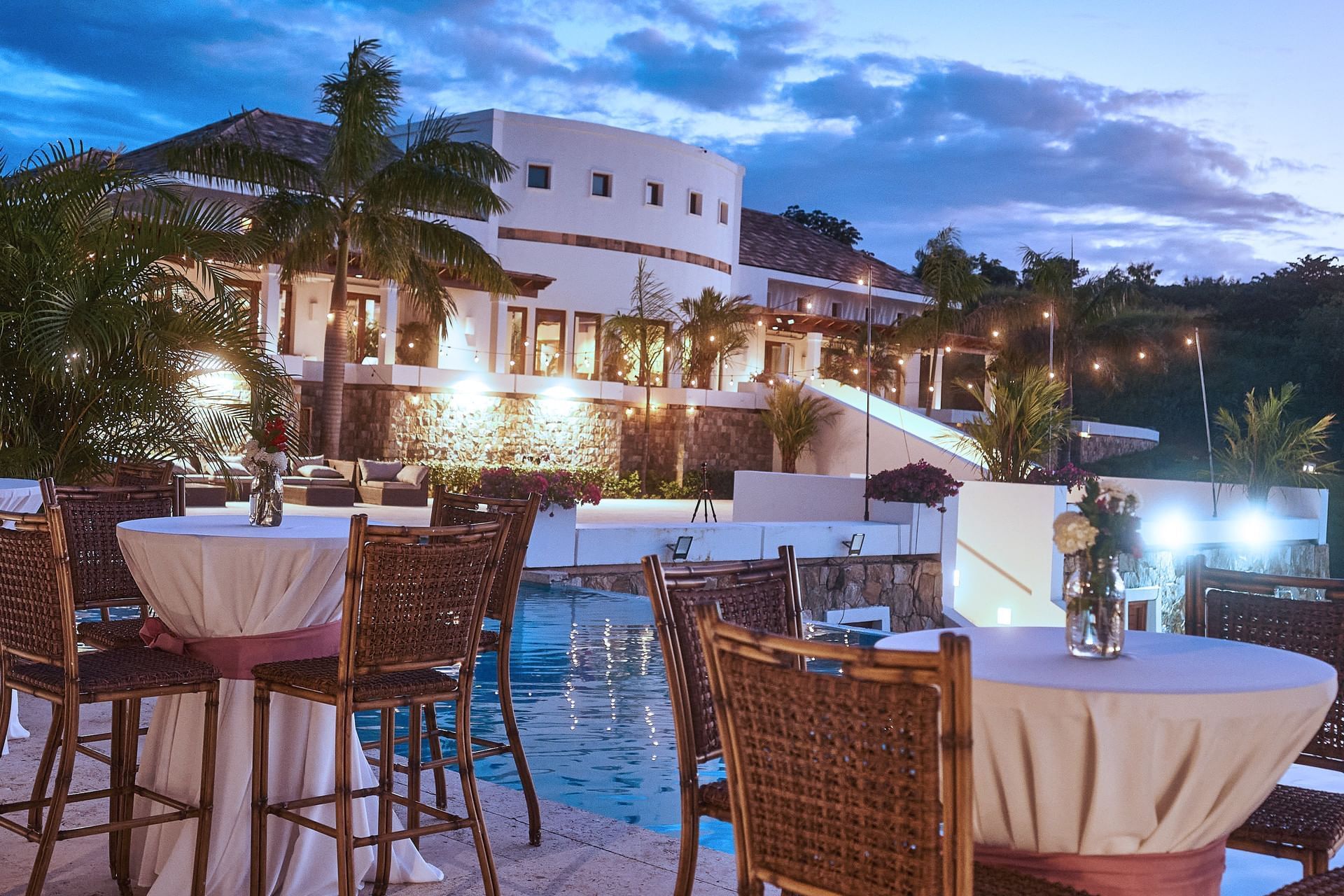 Restaurant dining in the Pristine Bay community